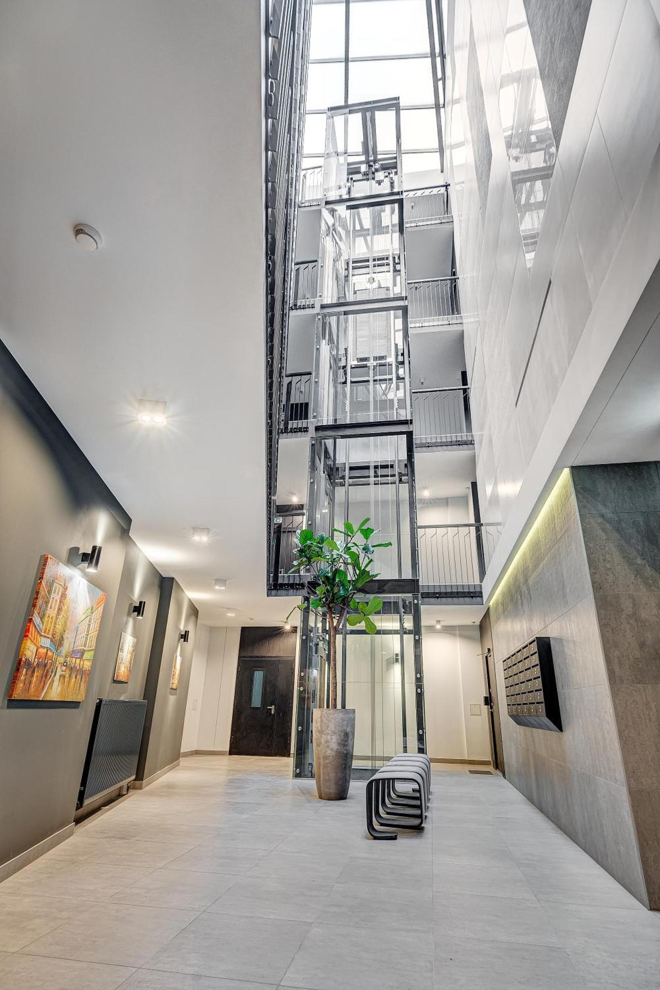 Happy Inn Gold Studio, Self Check-In, Parking In The Underground Garage VNO Room photo