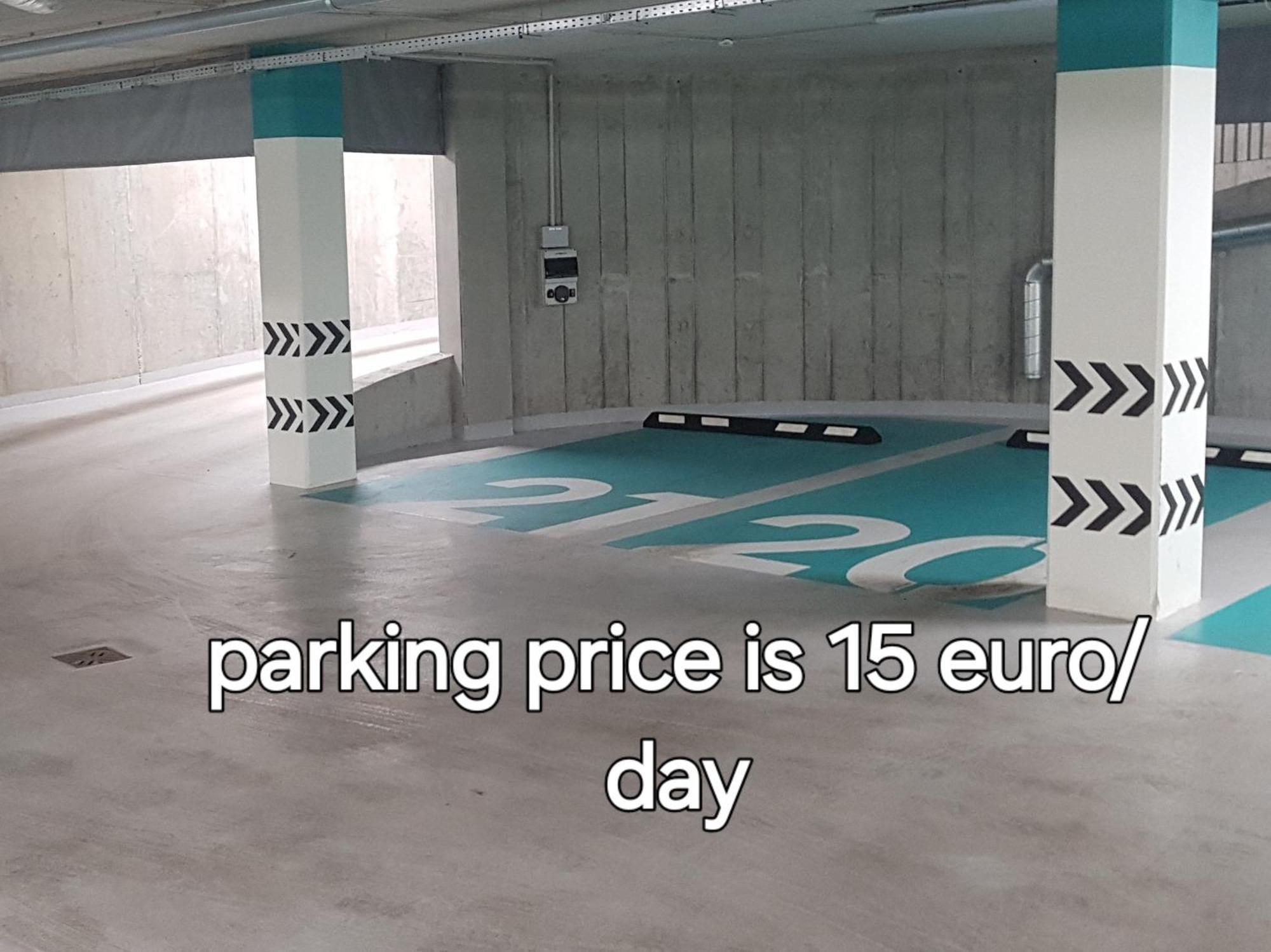 Happy Inn Gold Studio, Self Check-In, Parking In The Underground Garage VNO Exterior photo