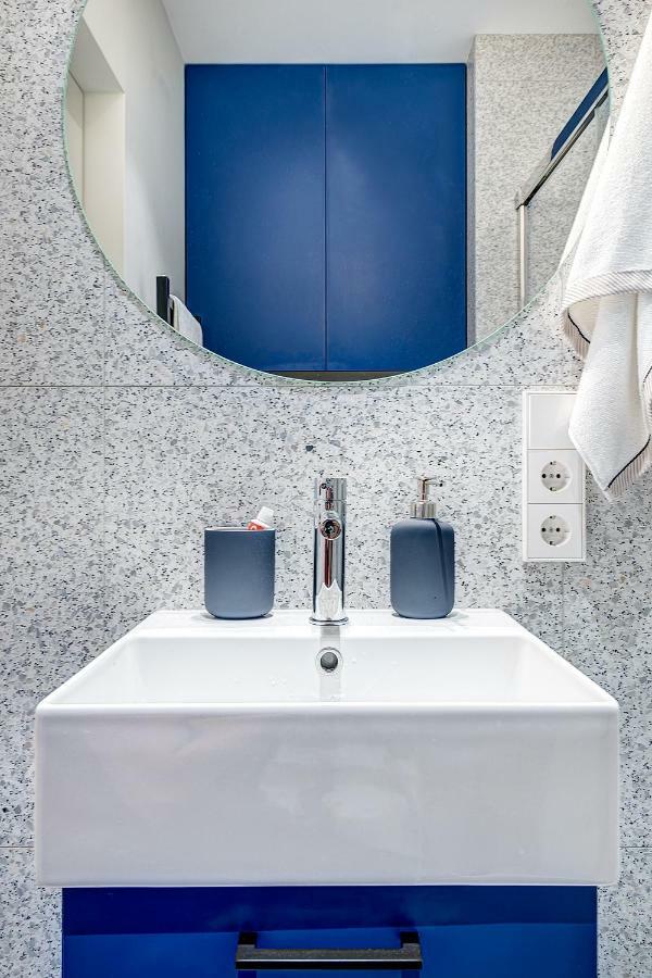 Happy Inn Gold Studio, Self Check-In, Parking In The Underground Garage VNO Exterior photo