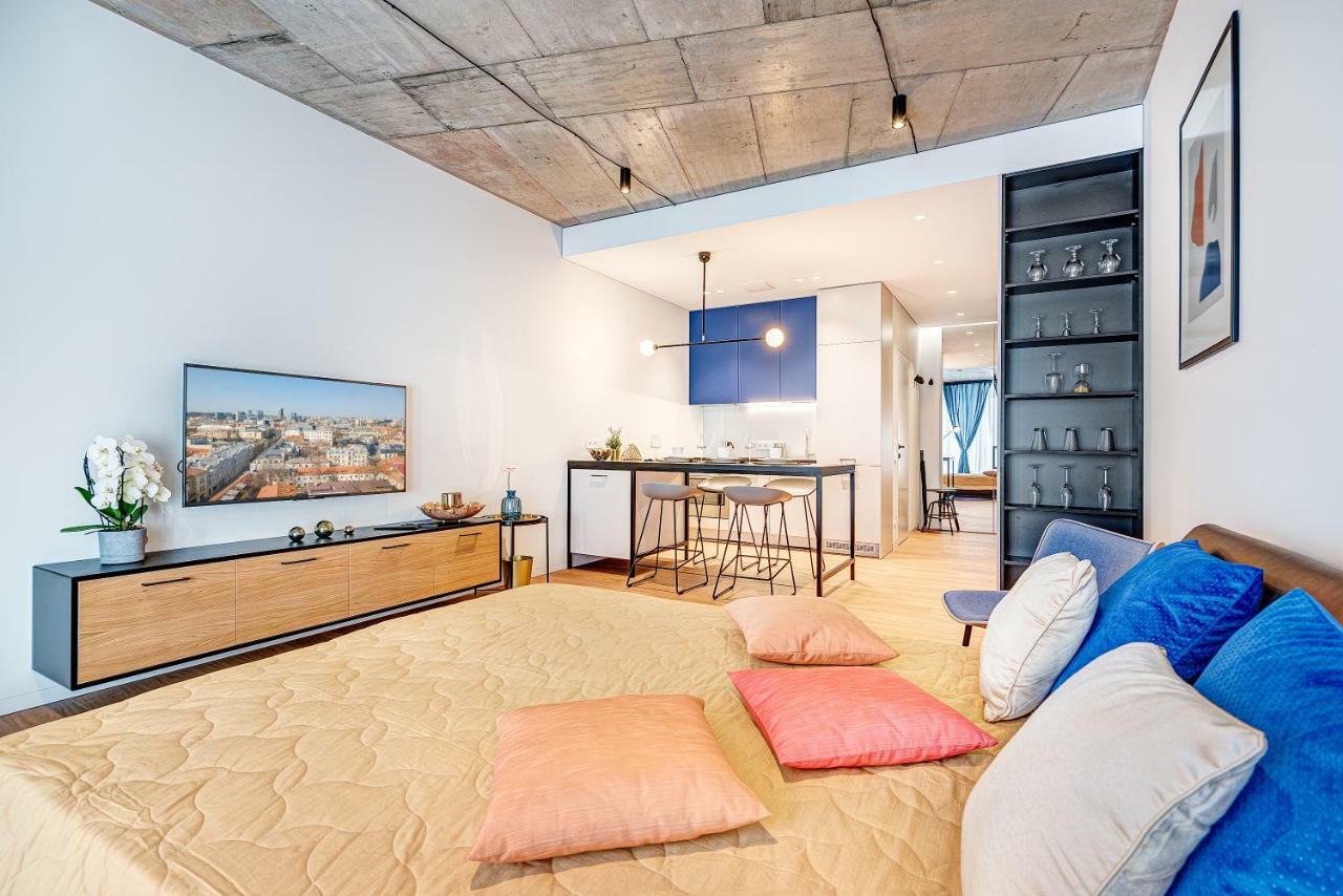 Happy Inn Gold Studio, Self Check-In, Parking In The Underground Garage VNO Exterior photo